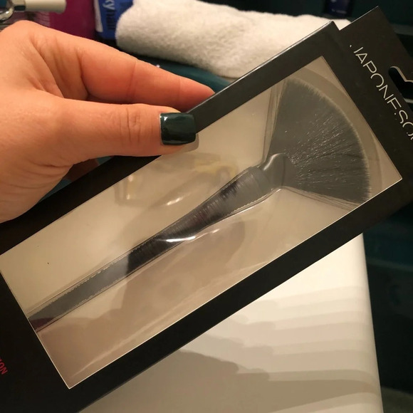 NIB JAPONESQUE FAN BRUSH - Picture 3 of 4